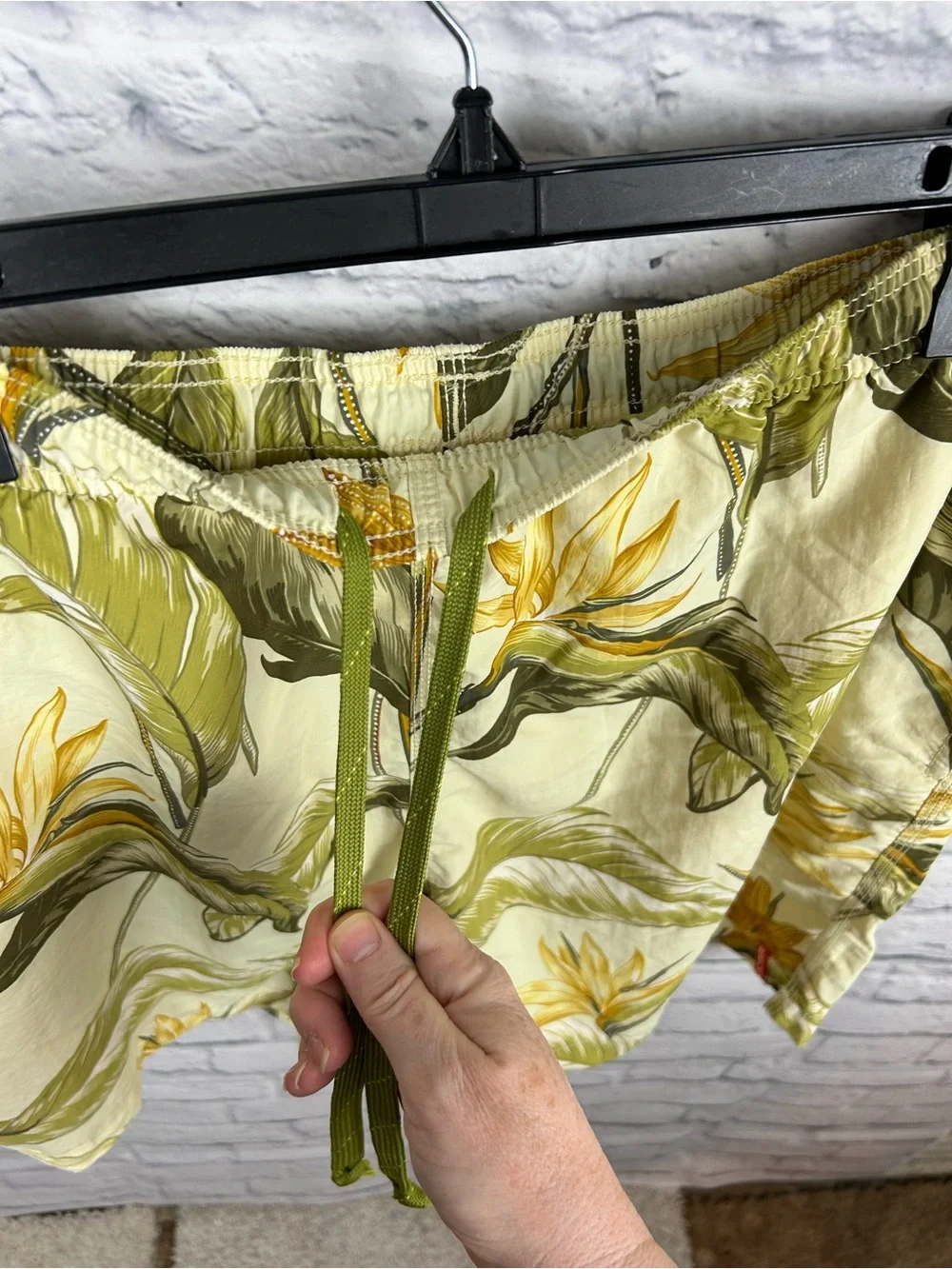 Tommy Bahama Relax Men’s XL Tropical Bird of Paradise Swim Trunks Yellow